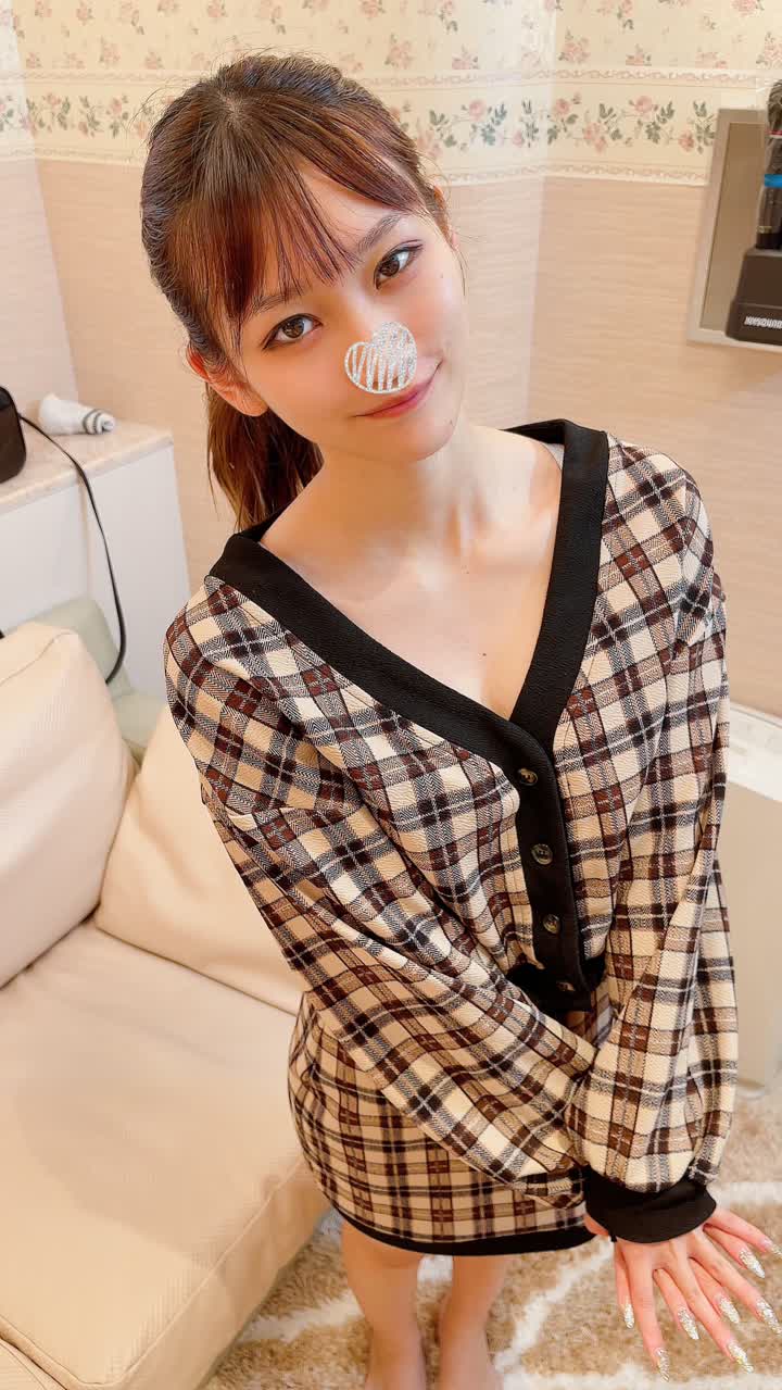 FC23150973 探しても見つからない圧倒的美人、乙葉ちゃんに初顔射!!可愛いだけではない圧倒的なエロさ、巨乳、12月のMVPは彼女で決定です。※お風呂で挿入編は特典となります